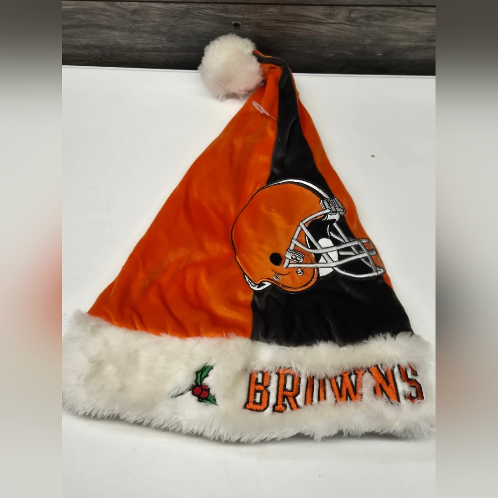 VTG, "CLEVELAND BROWNS," Brown/White NFL XMAS Cap, (12" x 16") Pre-Owned‎